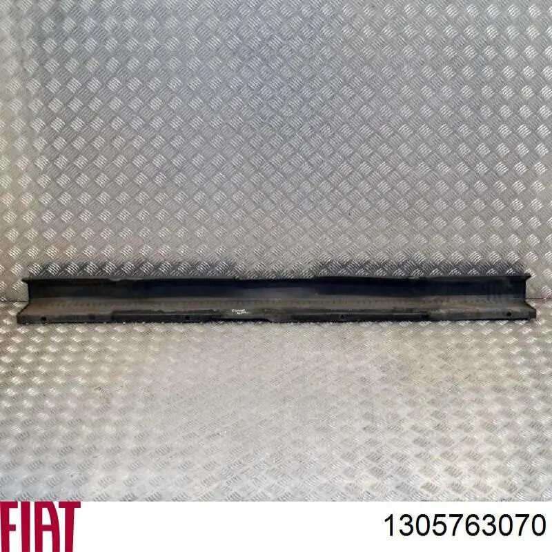 1305763070 Fiat/Alfa/Lancia Pára-choque traseiro, parte central