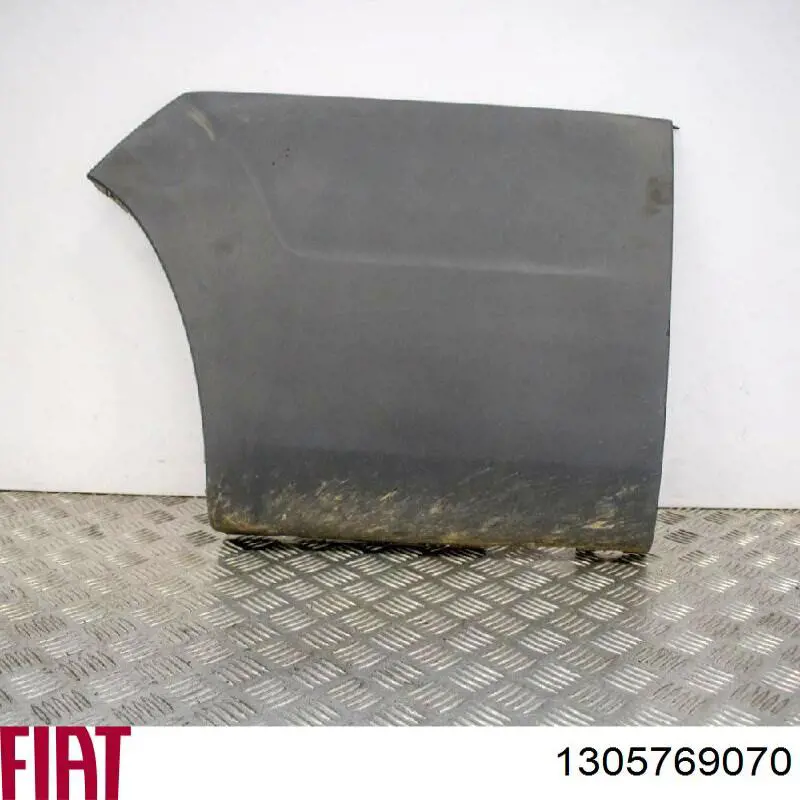 1305769070 Fiat/Alfa/Lancia Placa sobreposta do pára-lama traseiro esquerdo