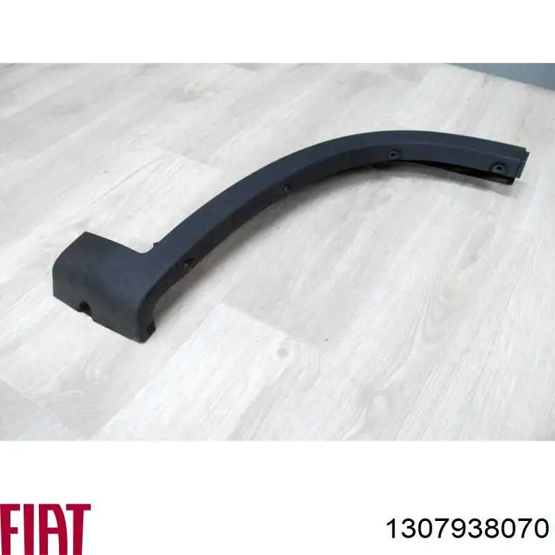 1307938070 Fiat/Alfa/Lancia Expansor (placa sobreposta) de arco do pára-lama dianteiro direito