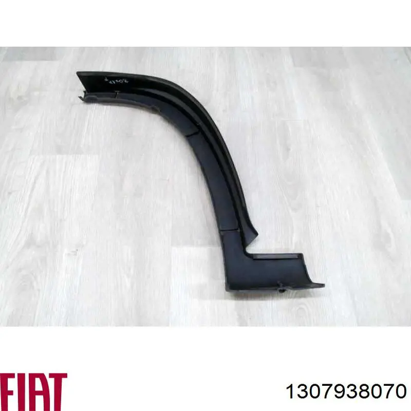 Expansor (placa sobreposta) de arco do pára-lama dianteiro direito Fiat/Alfa/Lancia 1307938070
