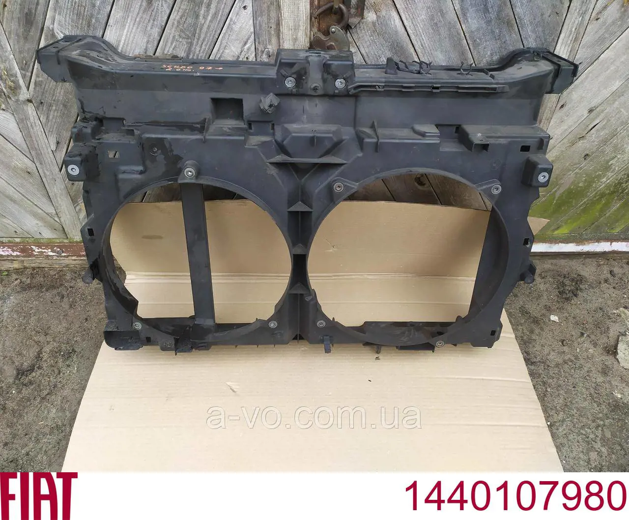 Compre 1440107980 Fiat/Alfa/Lancia Difusor do radiador de esfriamento