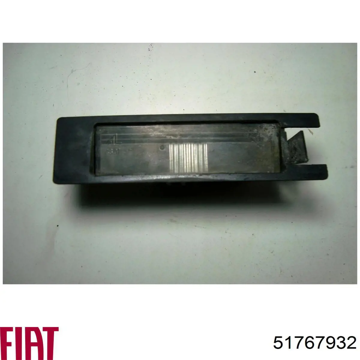 Lanterna da luz de fundo de matrícula traseira Fiat/Alfa/Lancia 51767932 preço, a partir de 34,05 USD