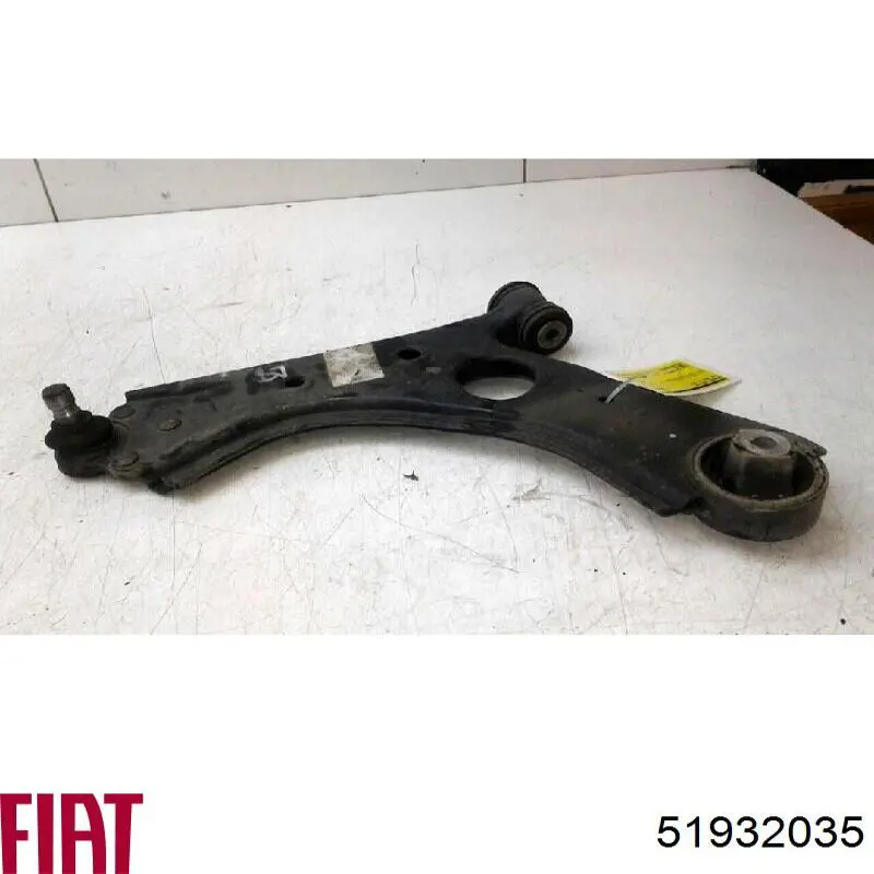 Braço oscilante inferior esquerdo de suspensão dianteira Fiat/Alfa/Lancia 51932035