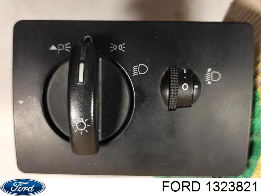 1323821 Ford Comutador das luzes no "painel de instrumentos"