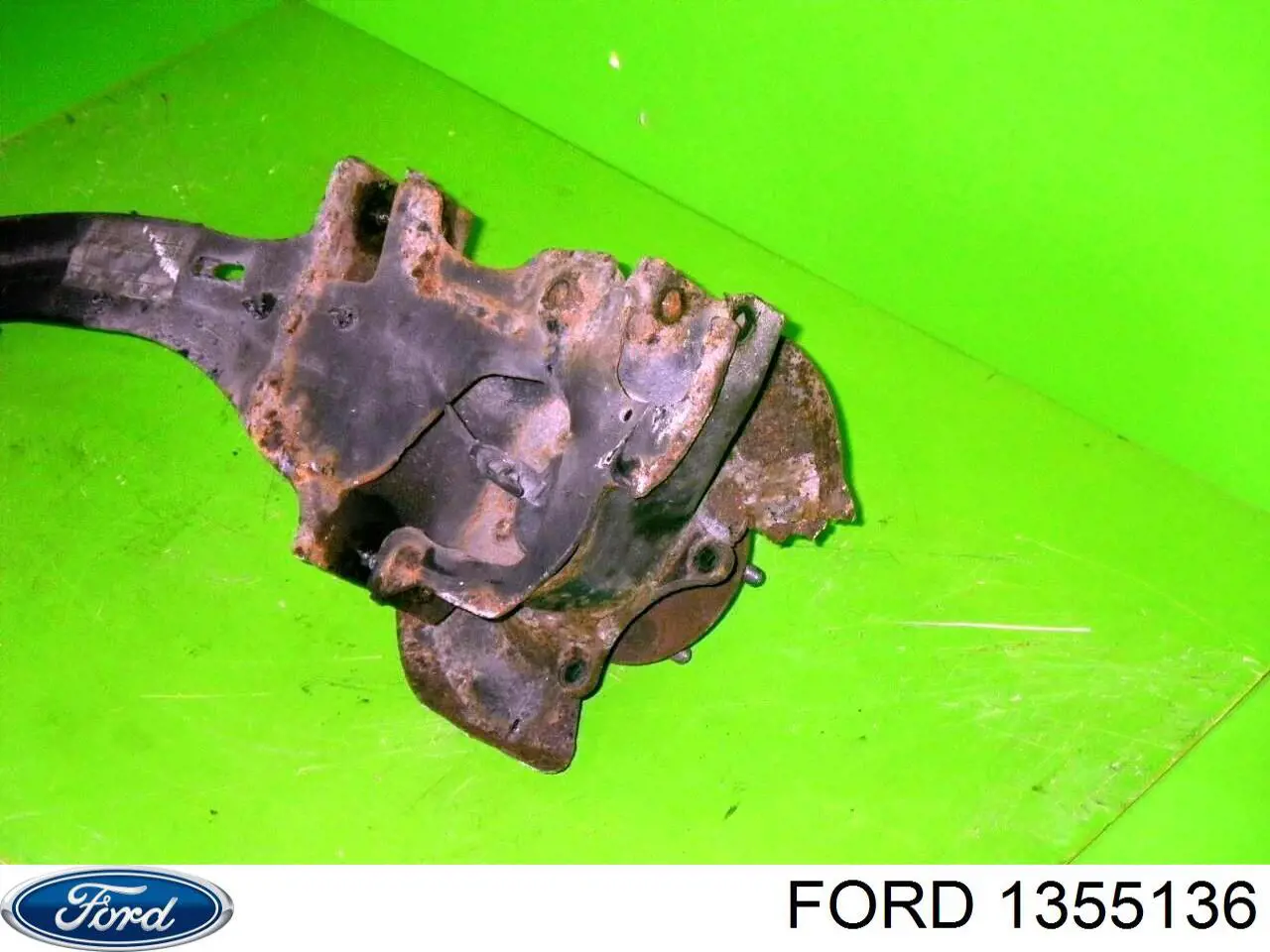 Braço oscilante (tração) longitudinal inferior esquerdo de suspensão traseira Ford 1355136 preço, a partir de 109,15 USD