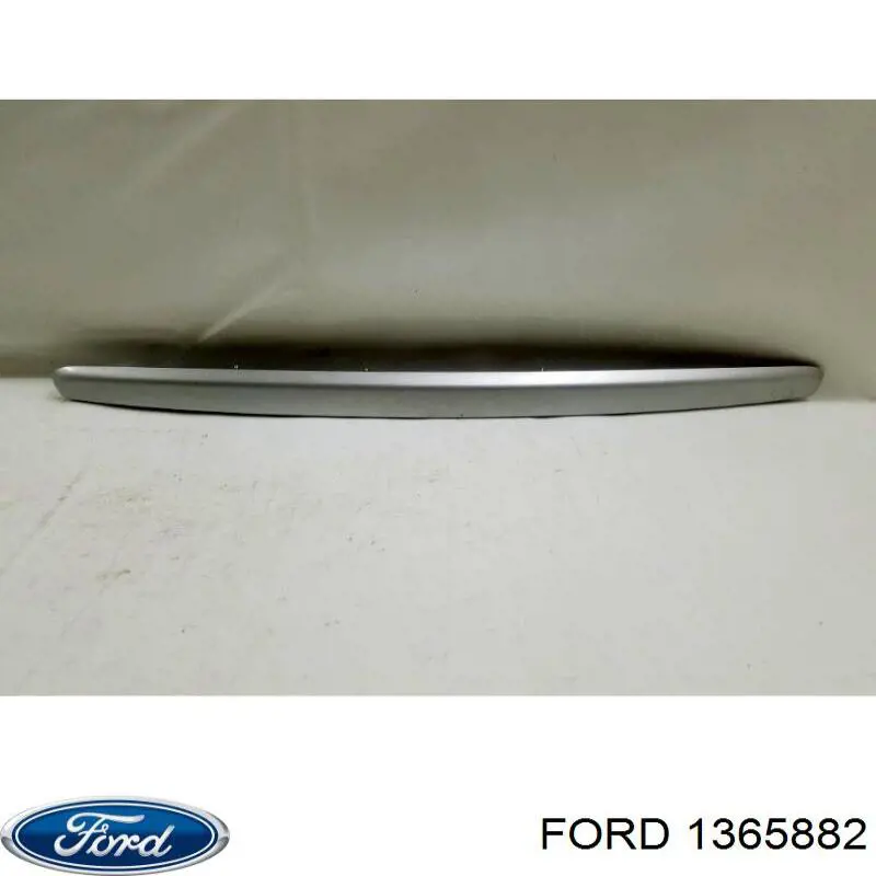 1365882 Ford Moldura de tampa de porta-malas