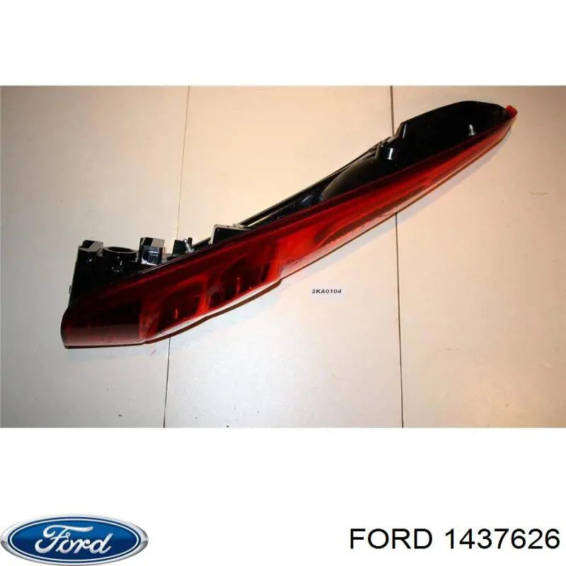 1437626 Ford Lanterna traseira esquerda