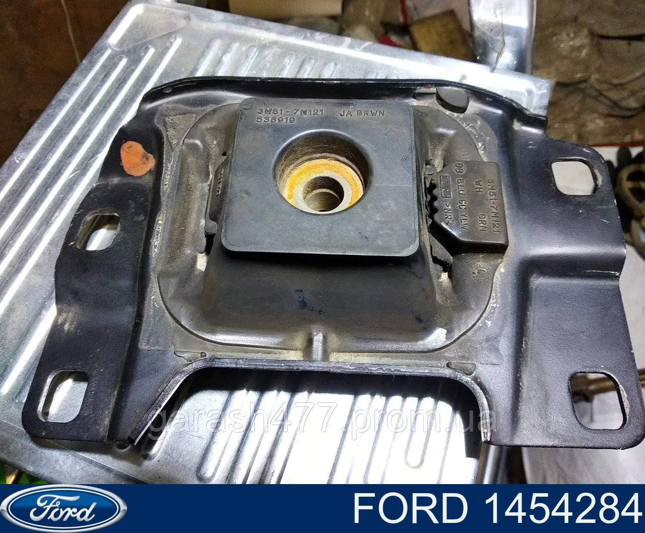 3M517M121JC Ford Coxim de transmissão (suporte da caixa de mudança)