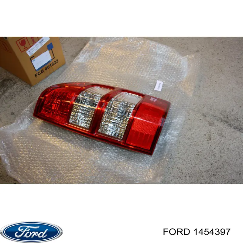 1454397 Ford Lanterna traseira direita