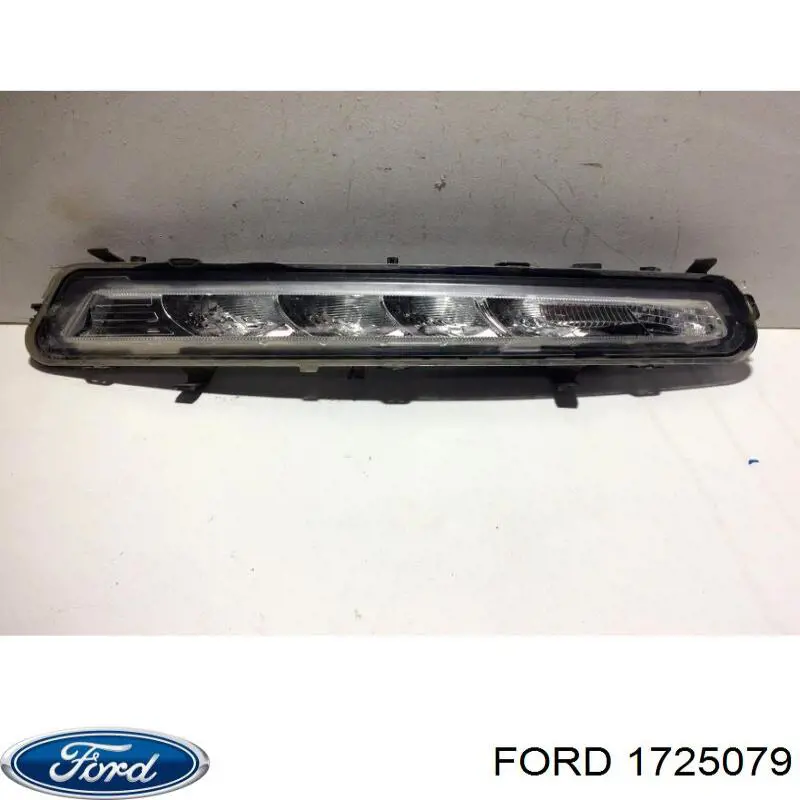 1725079 Ford Luzes máximas direitas