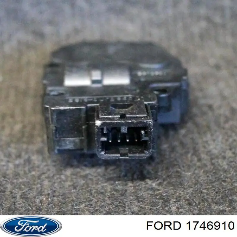 1746910 Ford Moldura direita de pára-brisas