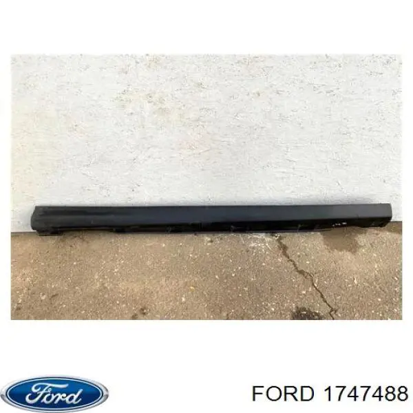1747488 Ford Placa sobreposta (moldura) externa direita de acesso