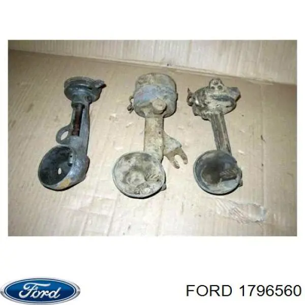 1796560 Ford Moldura direita de pára-brisas