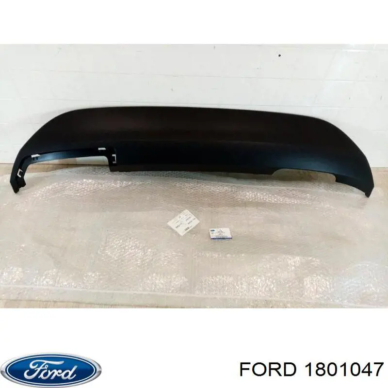 1801047 Ford Placa sobreposta central do pára-choque traseiro