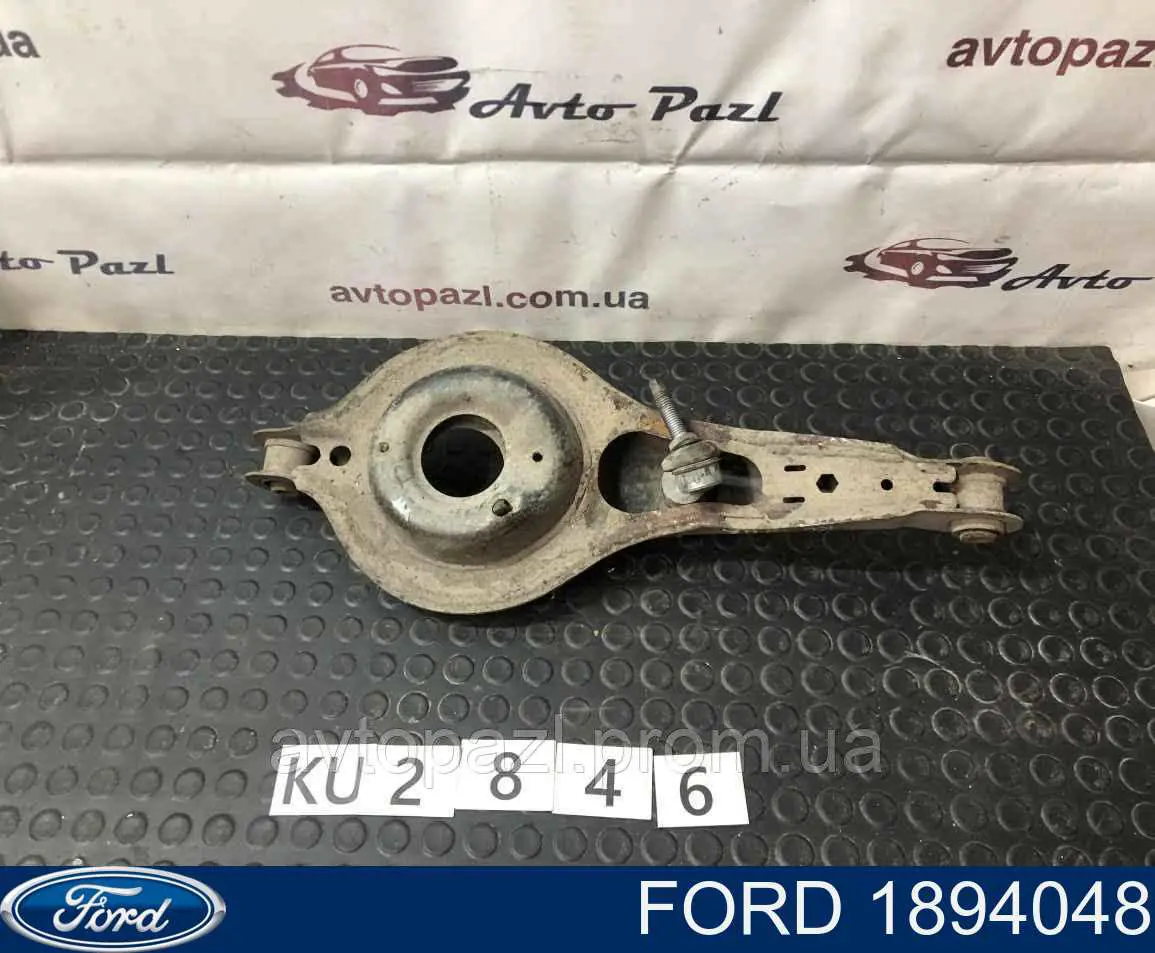 1894048 Ford Braço oscilante (tração) longitudinal inferior esquerdo/direito de suspensão traseira
