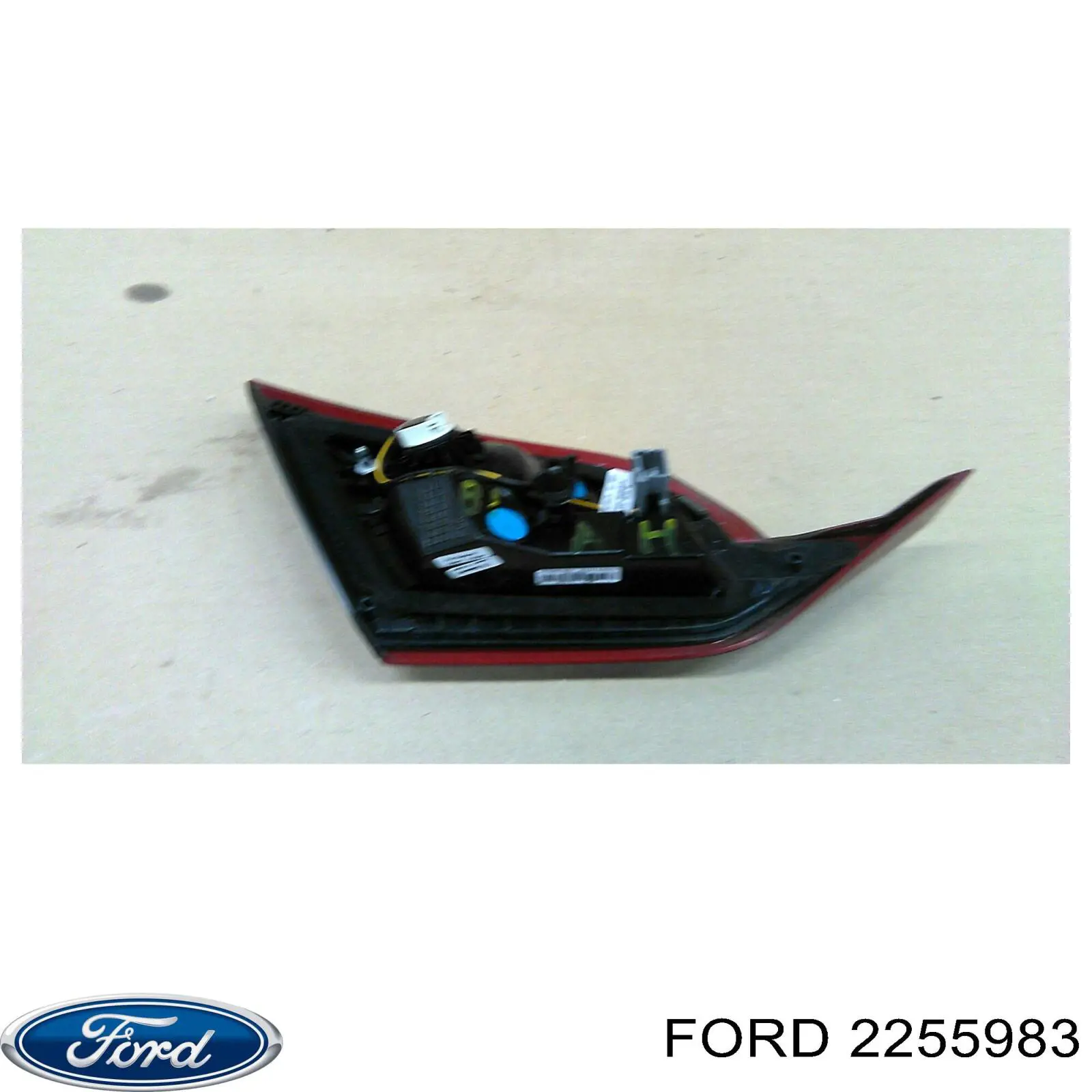 2255983 Ford Lanterna traseira direita externa
