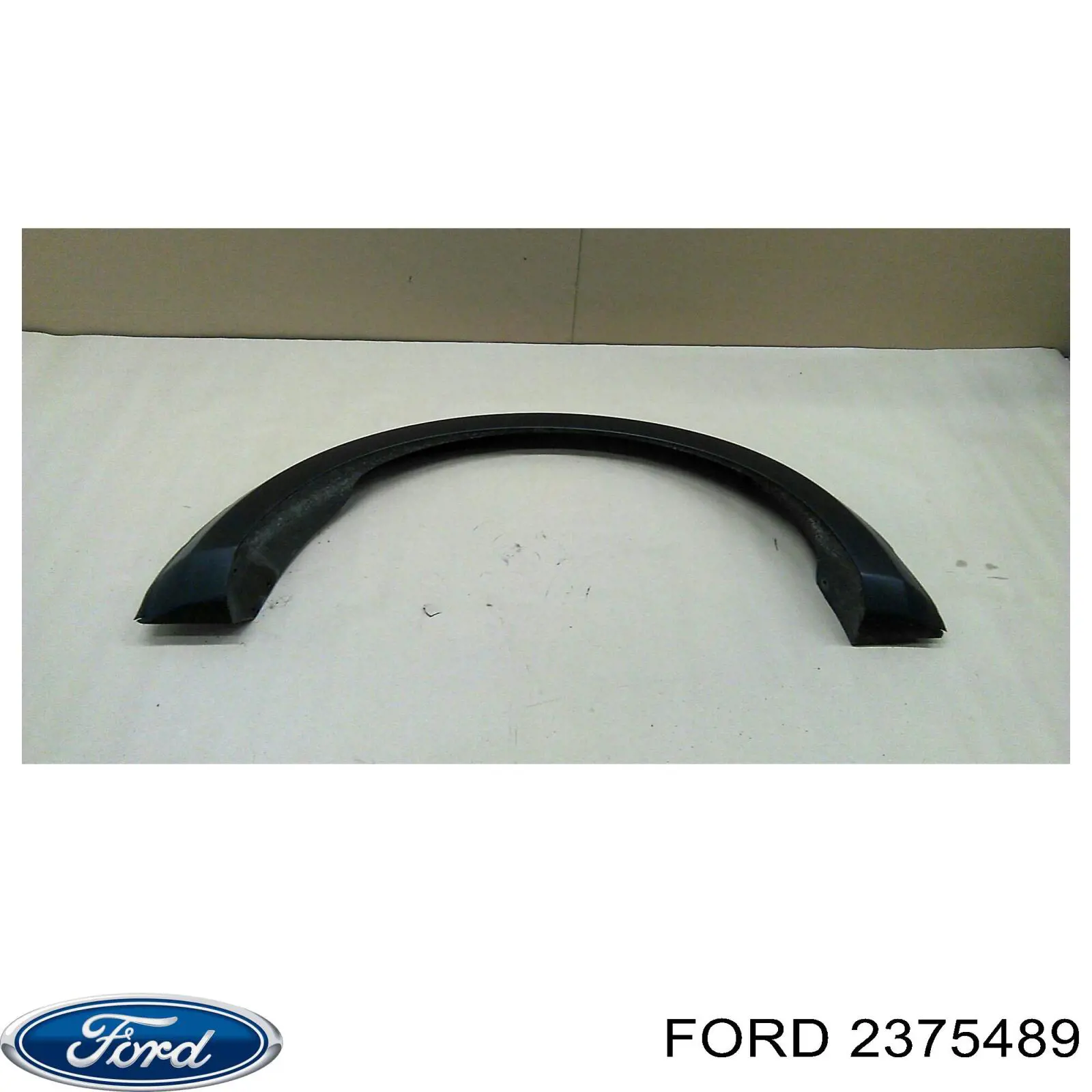 2375489 Ford Expansor direito (placa sobreposta) de arco do pára-lama traseiro