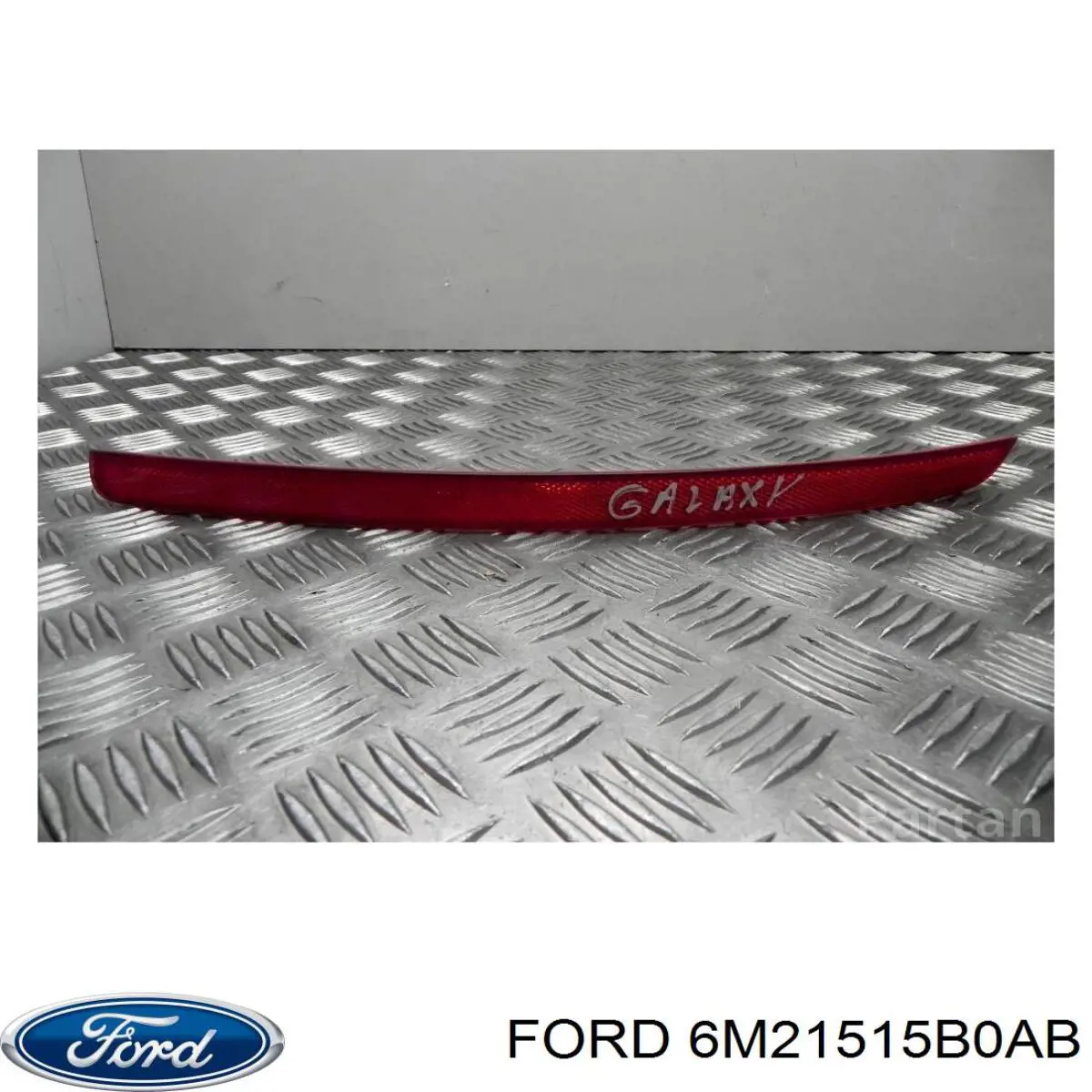 6M21515B0AB Ford Retrorrefletor (refletor) do pára-choque traseiro direito
