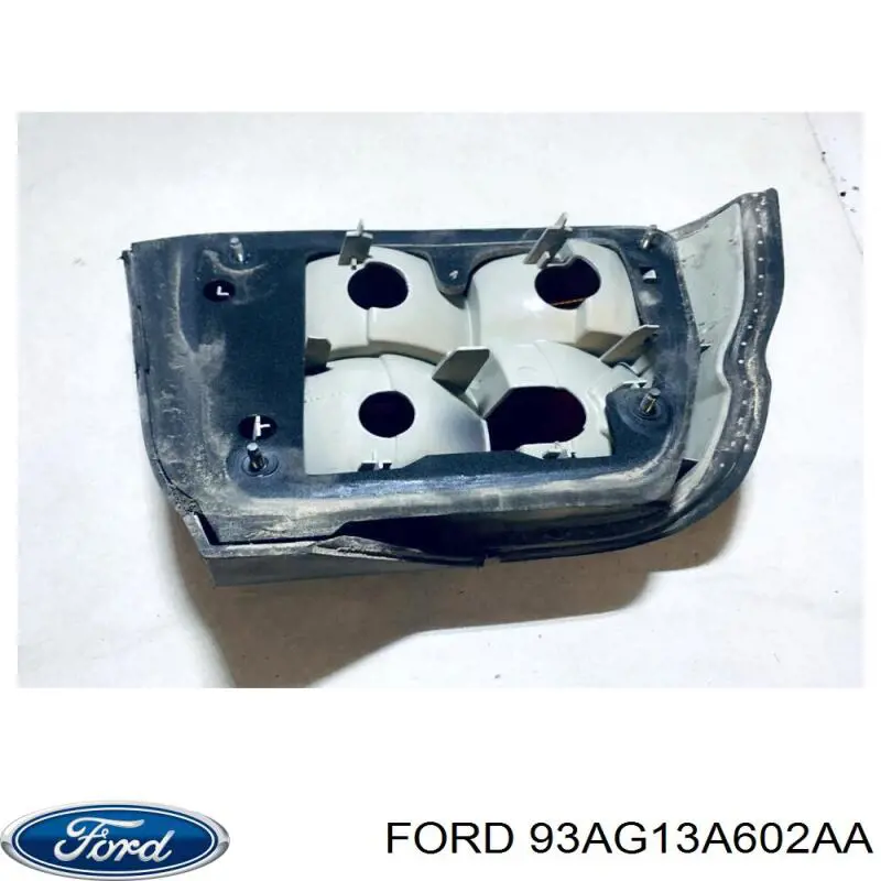 Compre 1052428 Ford Lanterna traseira direita