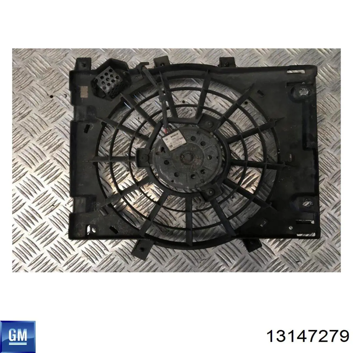 Ventilador elétrico de esfriamento montado (motor + roda de aletas) 13147279 General Motors