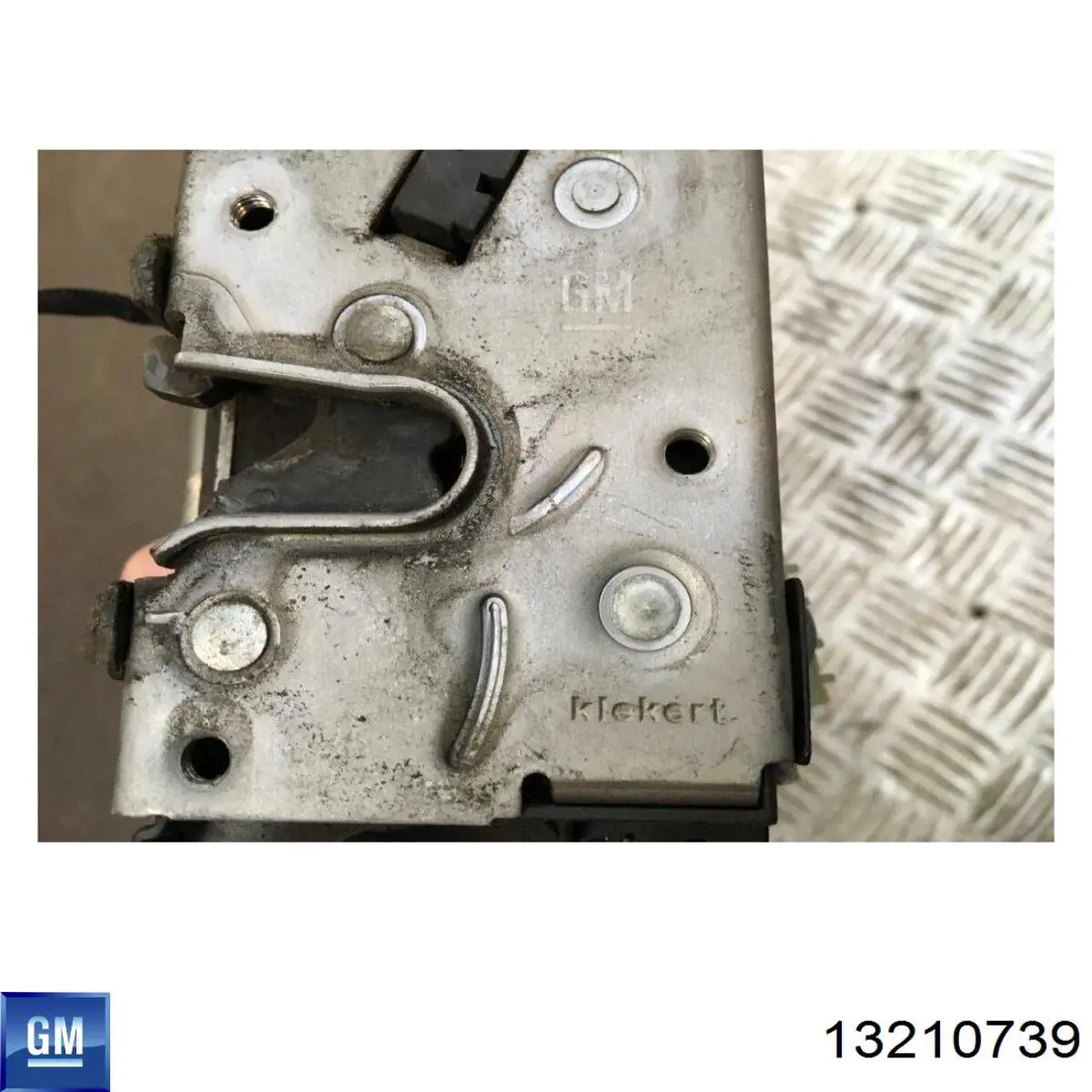 Fecho da porta traseira direita General Motors 13210739