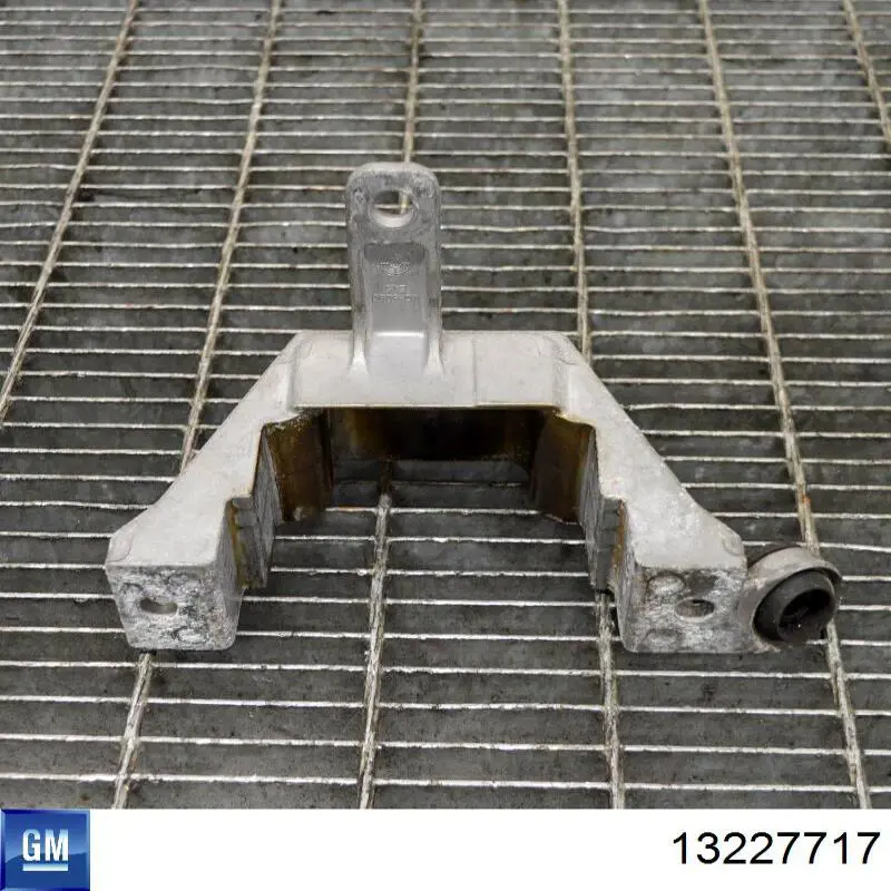 Coxim (suporte) direito de motor General Motors 13227717