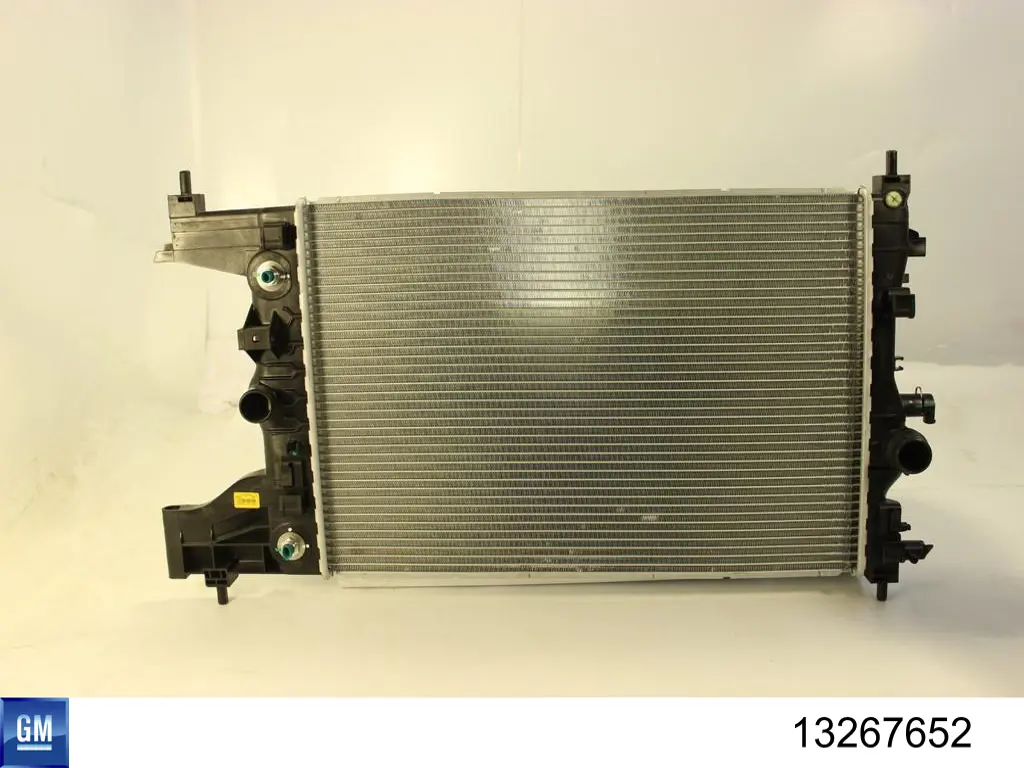 Radiador de esfriamento de motor General Motors 13267652 preço, a partir de 97,00 USD