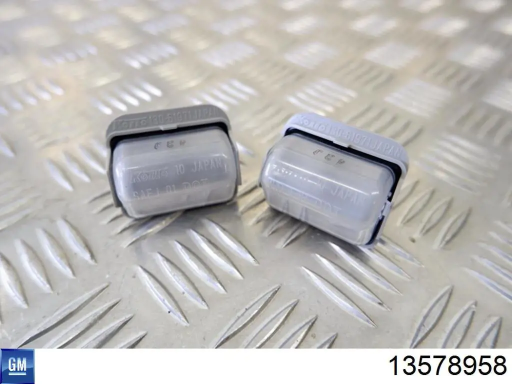 Lanterna da luz de fundo de matrícula traseira General Motors 13578958 preço, a partir de 11,46 USD