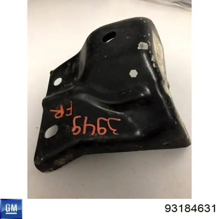 Consola dianteira de fixação do pára-lama dianteiro direito 93184631 Peugeot/Citroen