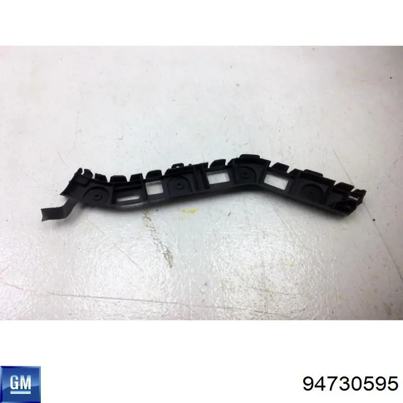 52049415 General Motors Guia direita do pára-choque traseiro