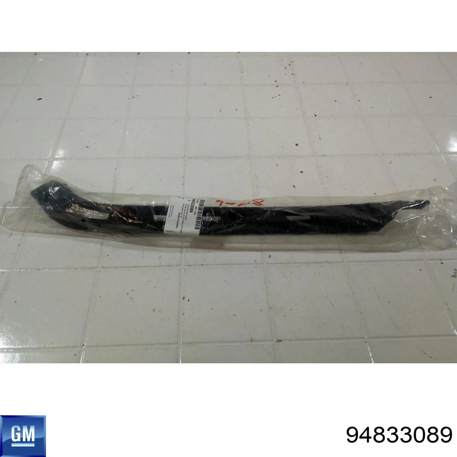 Compre 94833089 General Motors Guia direita do pára-choque traseiro