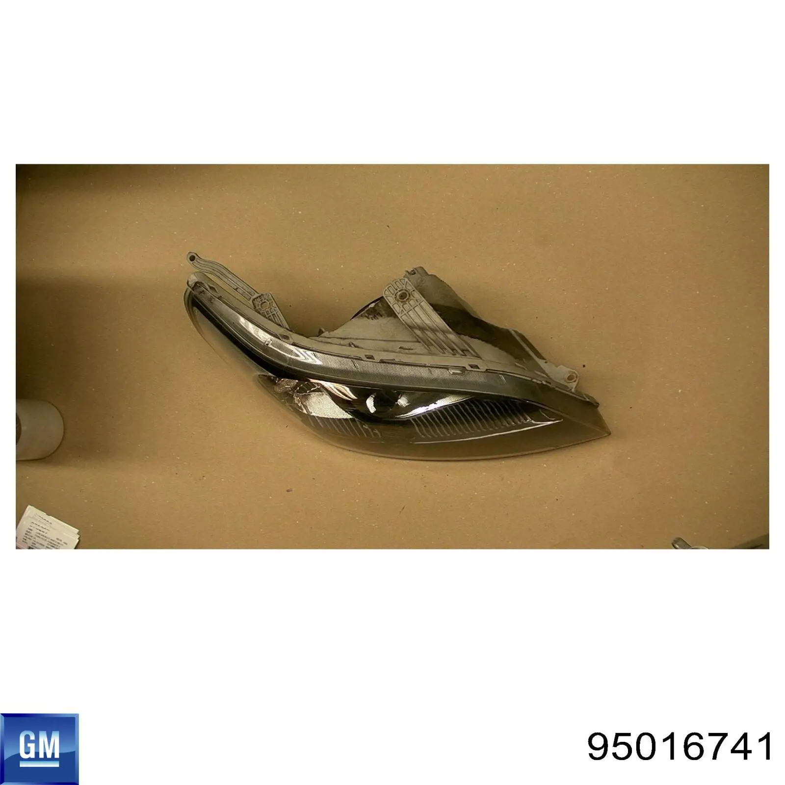 Compre 95016741 General Motors Luz direita