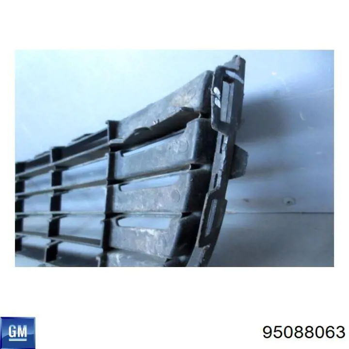 Compre 95088063 General Motors Grelha central do pára-choque dianteiro