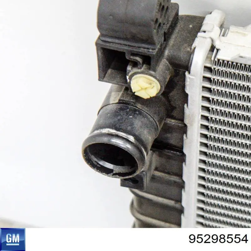 95298554 General Motors Radiador de esfriamento de motor