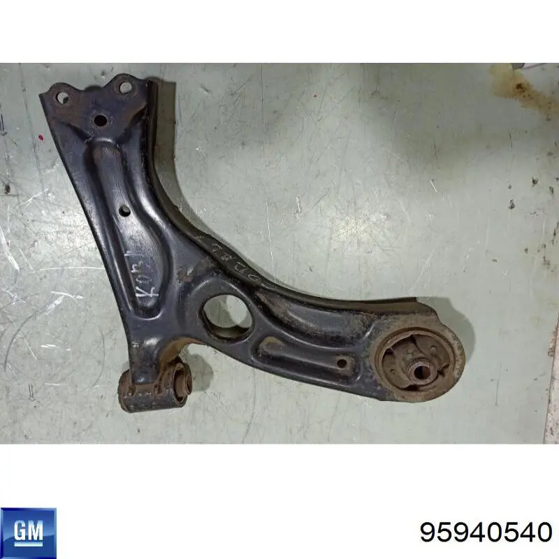 Compre 95940540 General Motors Braço oscilante inferior direito de suspensão dianteira