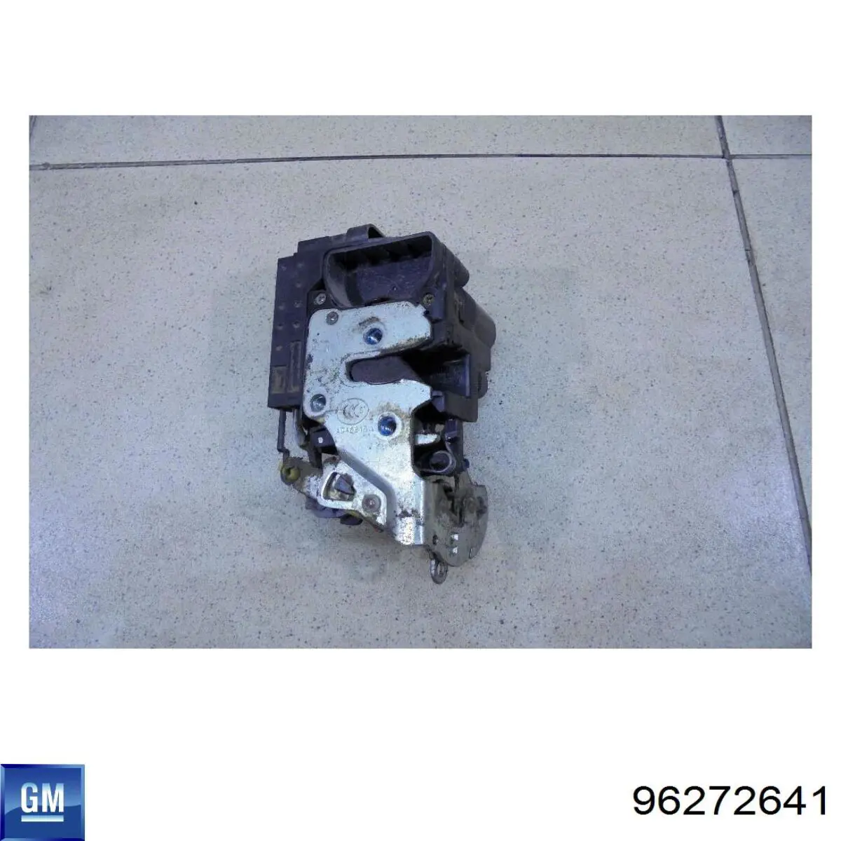 Fecho da porta dianteira esquerda 96272643 Peugeot/Citroen