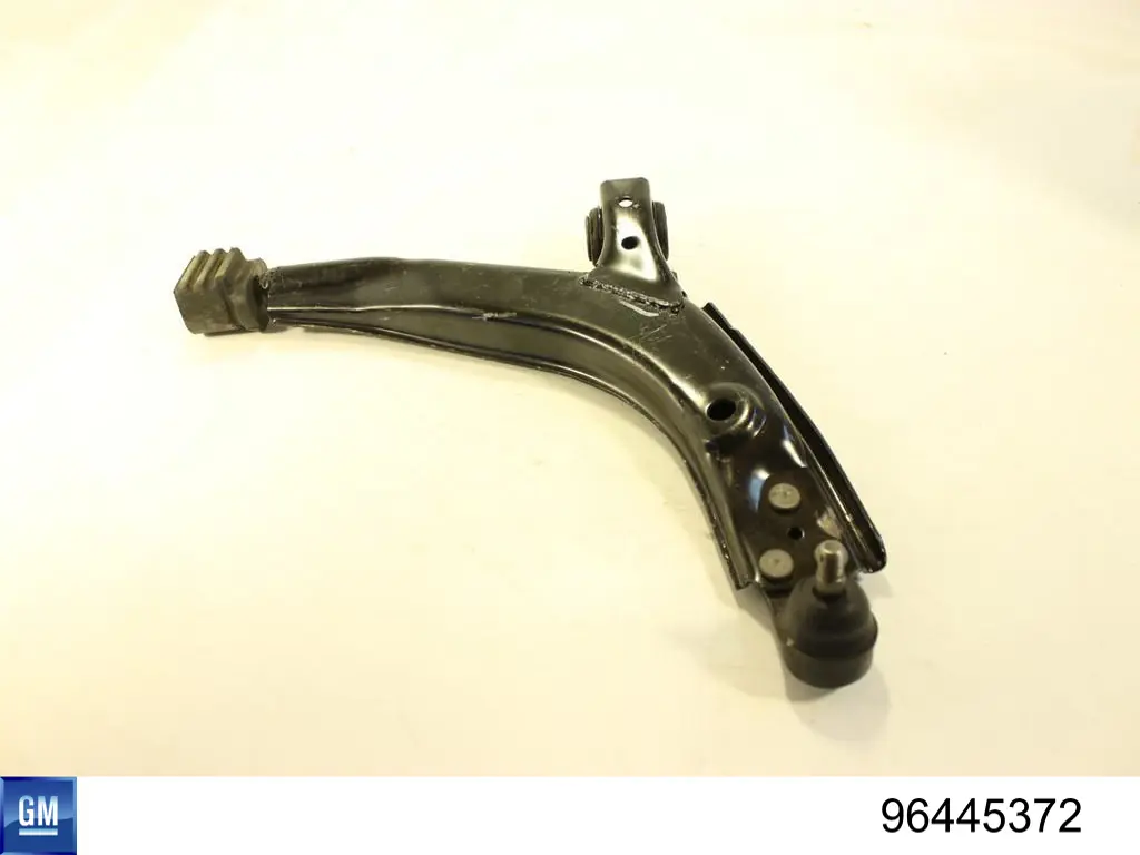 96445372 General Motors Braço oscilante inferior direito de suspensão dianteira