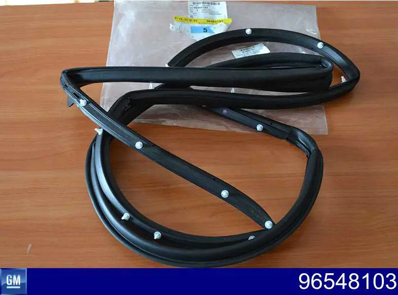 Compre 96548103 General Motors Compactador da porta dianteira direita (na porta)