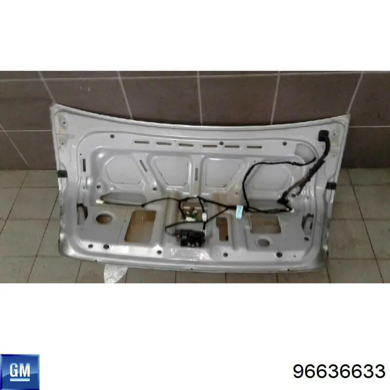 96636359 General Motors Tampa de porta-malas