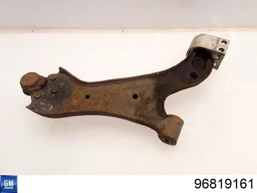 Compre 96819161 General Motors Braço oscilante inferior esquerdo de suspensão dianteira