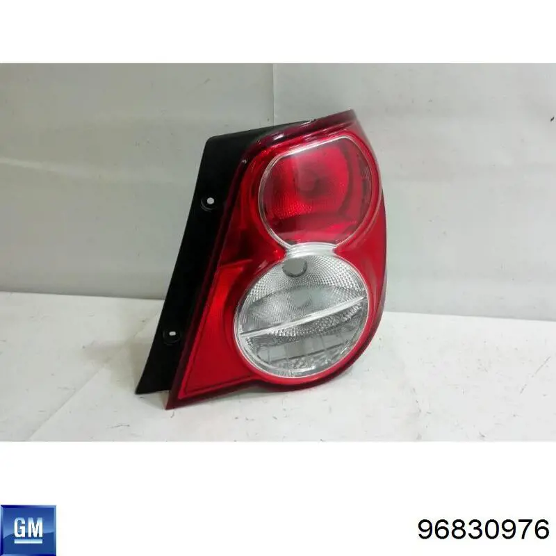 Compre 96830976 General Motors Lanterna traseira direita