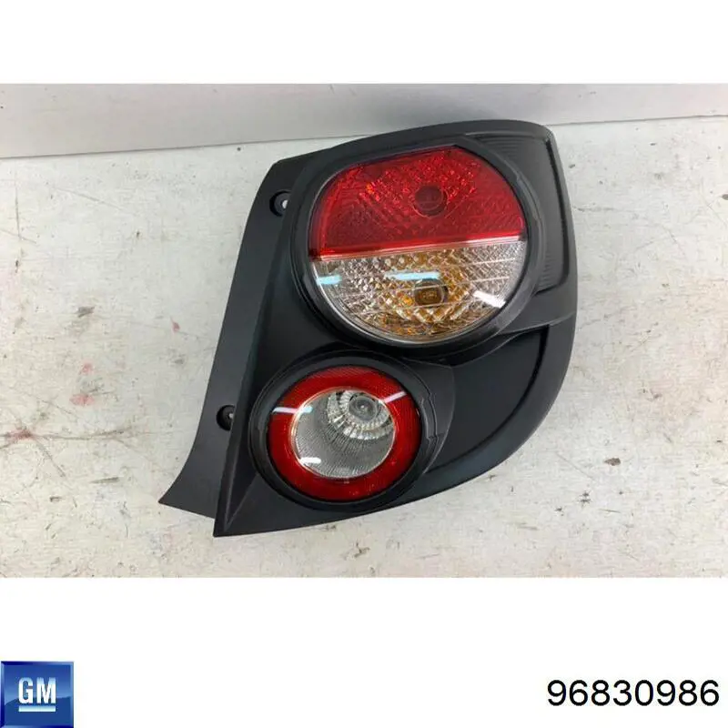 96830986 General Motors Lanterna traseira direita