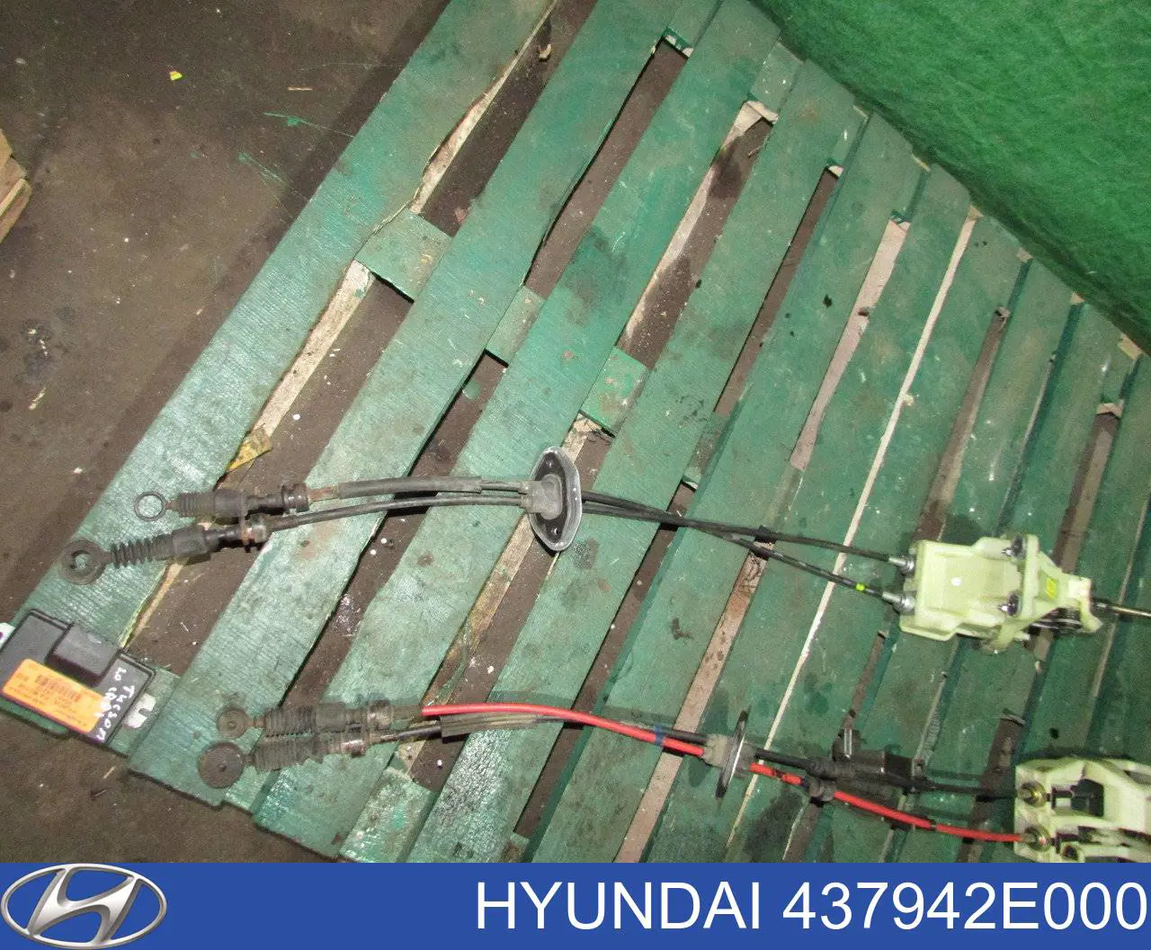 437942E000 Hyundai/Kia Cabo de mudança duplo