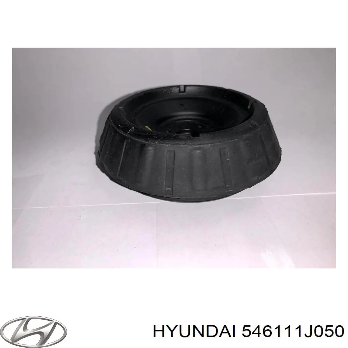 546111J050 Hyundai/Kia Suporte de amortecedor dianteiro
