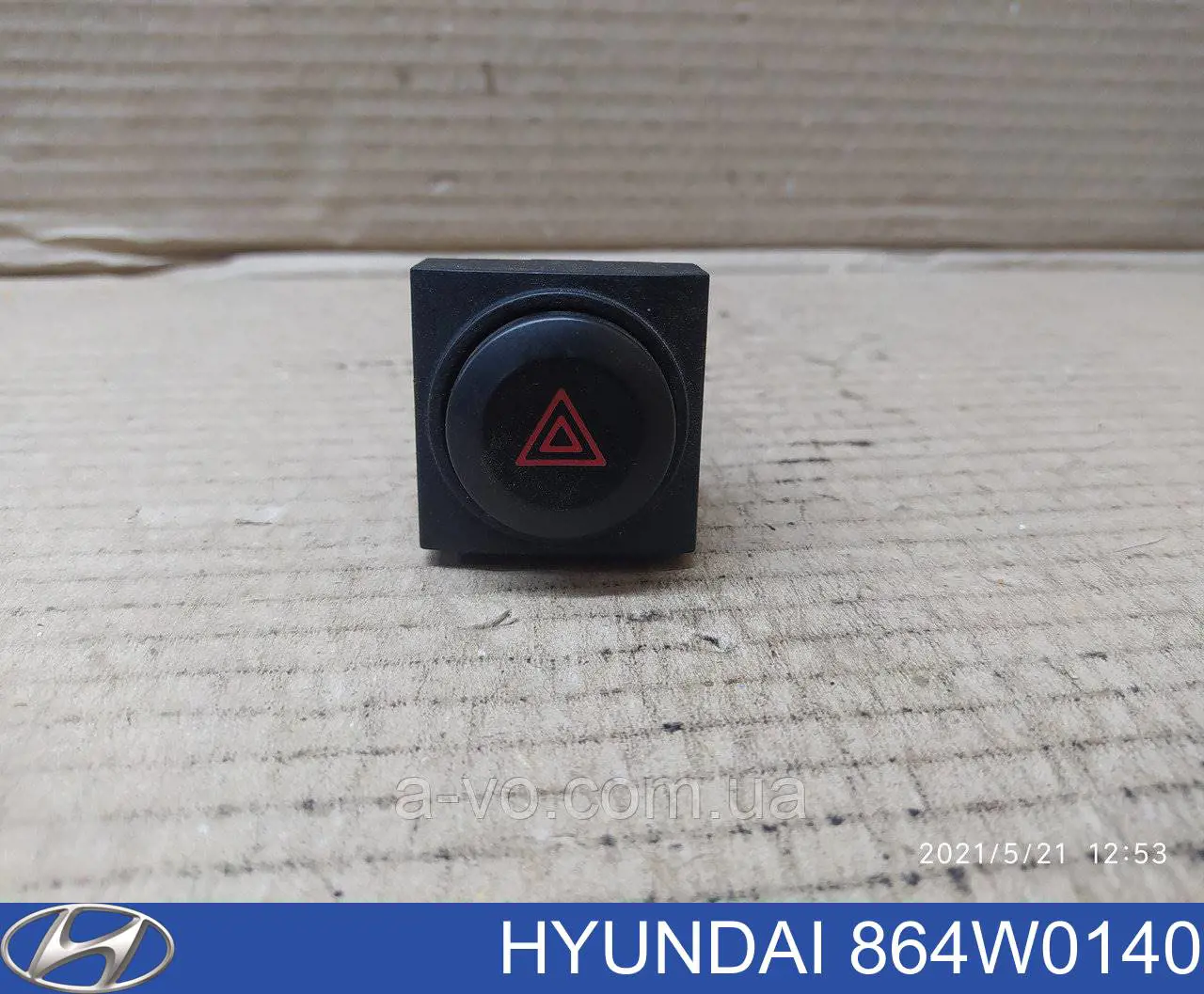864W0140 Hyundai/Kia Botão de ativação do sinal de emergência