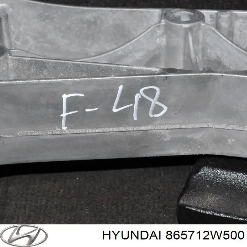 865712W500 Hyundai/Kia Reforçador do pára-choque dianteiro