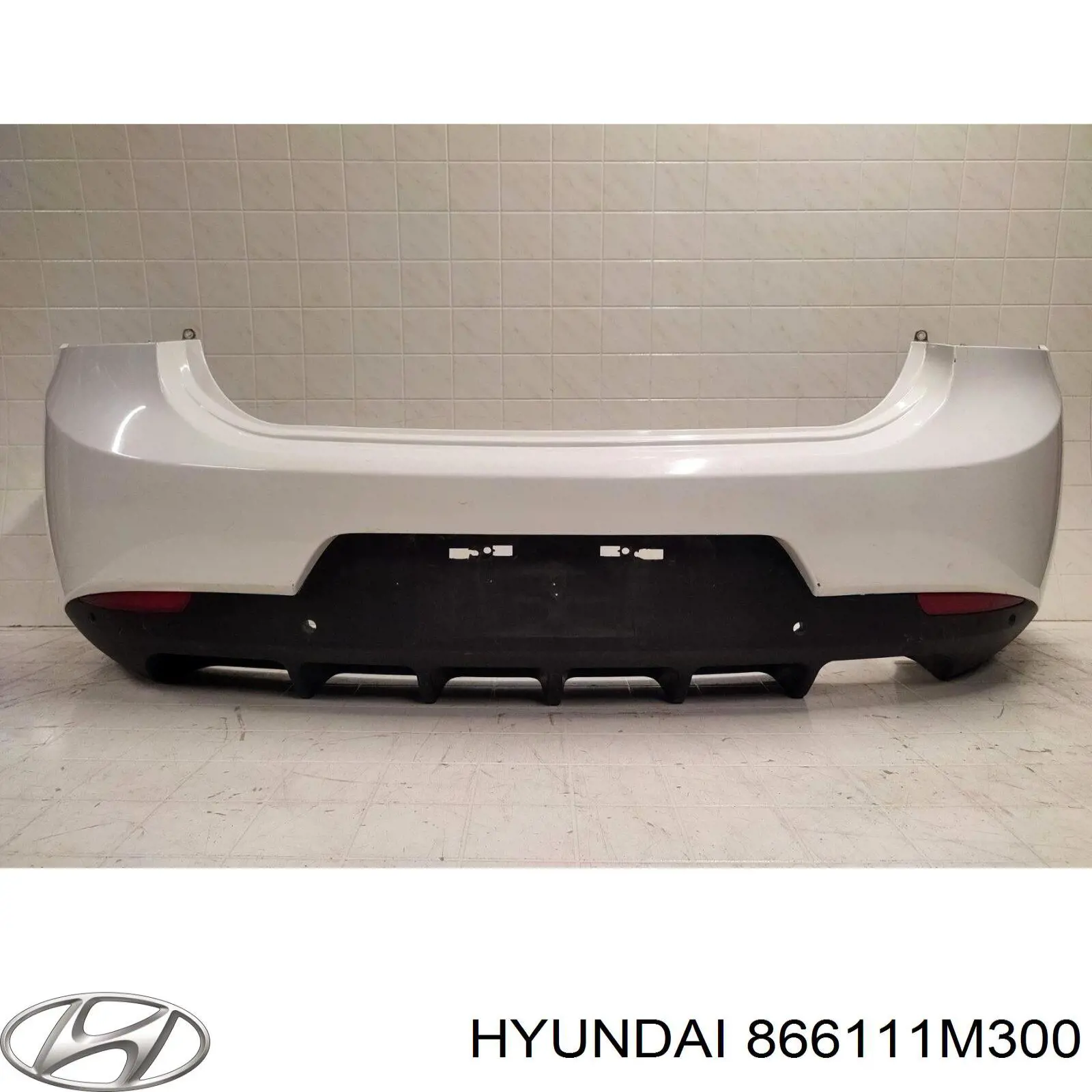 866111M300 Hyundai/Kia Pára-choque traseiro