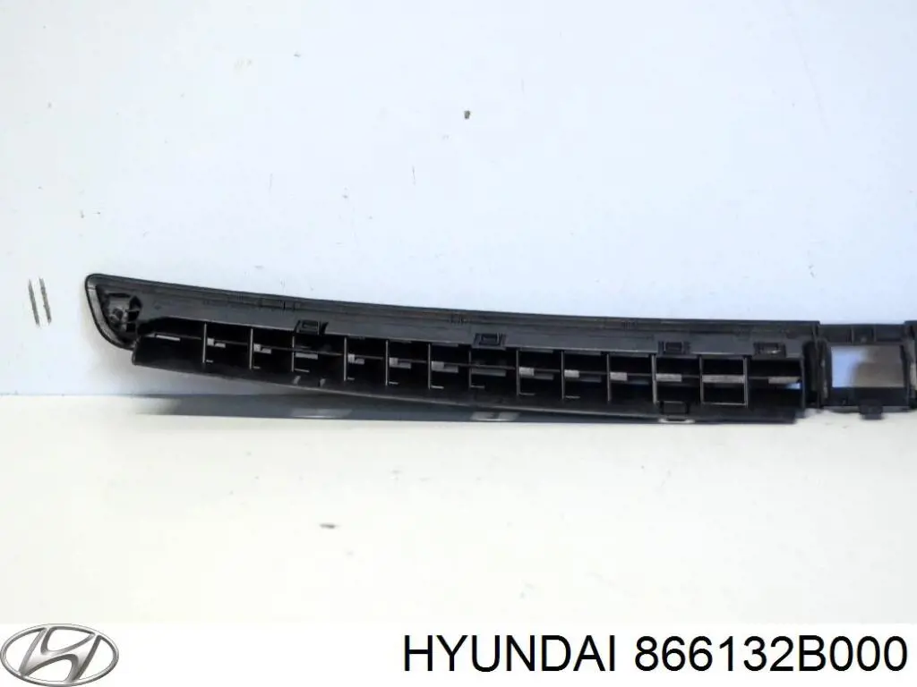 866132B000 Hyundai/Kia Consola esquerda do pára-choque traseiro externo