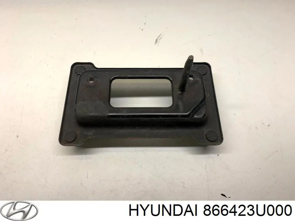 866423U000 Hyundai/Kia Consola de reforçador do pára-choque traseiro