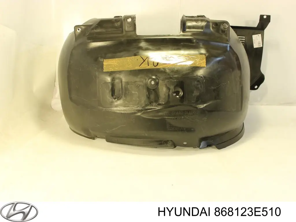 868123E510 Hyundai/Kia Guarda-barras direito do pára-lama dianteiro